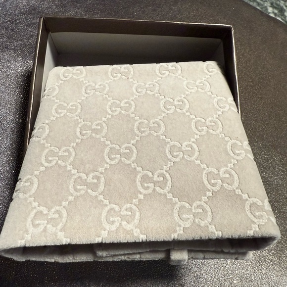 NWOT Authentic Gucci Small U-Play Kit White Leather Watch Strap And Bezel - Picture 10 of 13